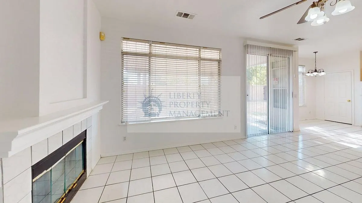 3 bed, 2.5 bath, 1754 sqft, $2,350 — Photo 3