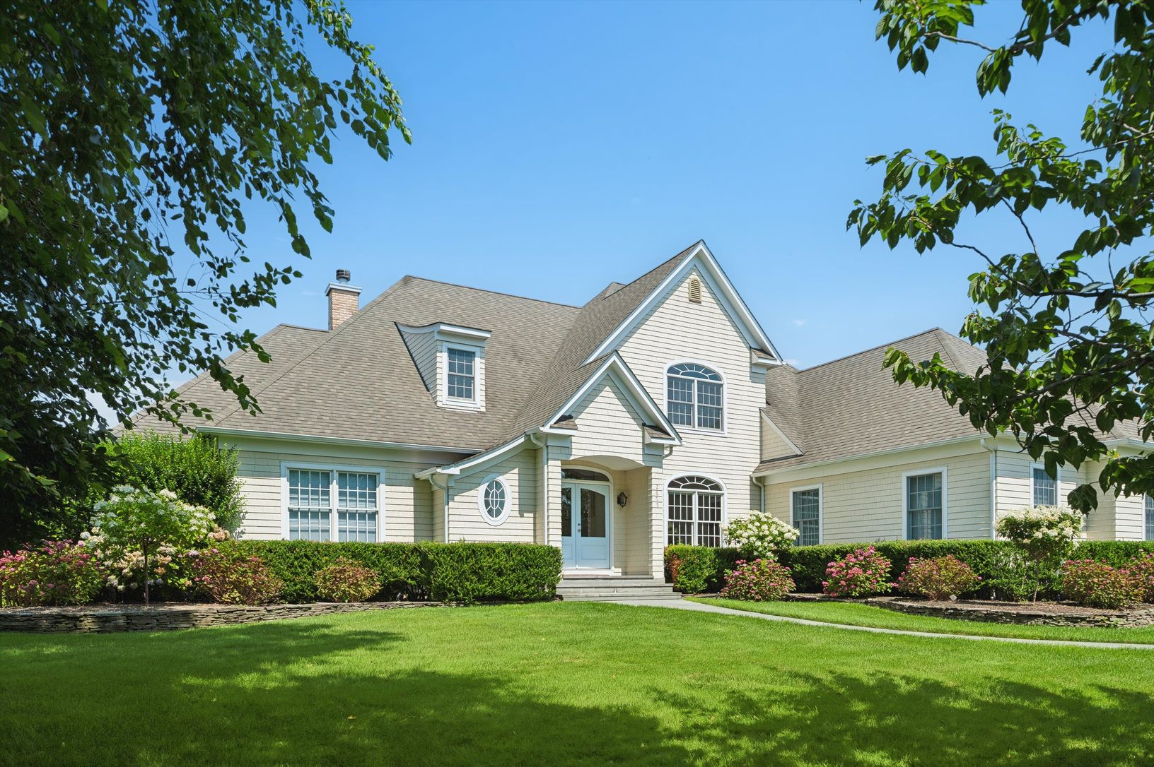  2675 Laurel Trail