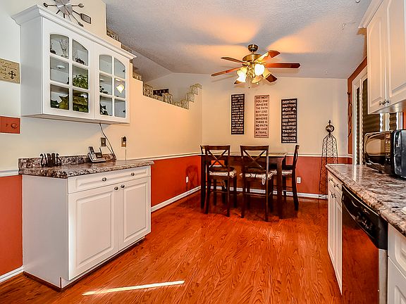 5th image of 8315 Tamora Dr