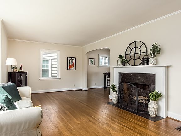 3rd image of 42 E Jeffrey Pl