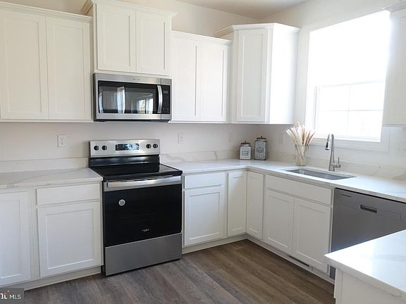 5th image of 221 Kinneman Rd #28