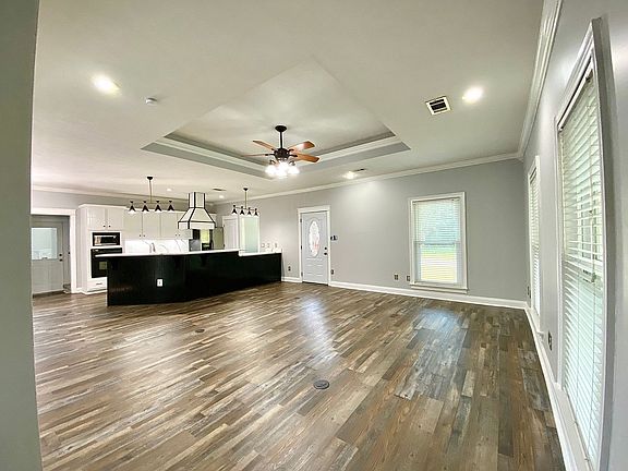 4th image of 2205 Elvis Presley Dr