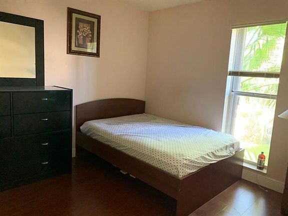 5th image of 5240 NE 6th Ave #1H