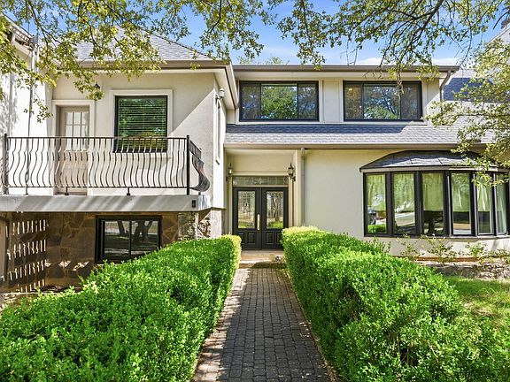 3rd image of 601 Winding Oak Dr