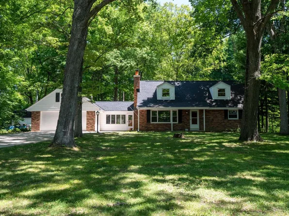 9410 S 15th AVENUE, Oak Creek, WI 53154