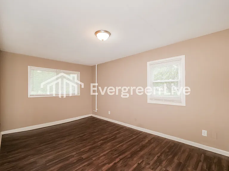 11301 Corrington Ave — Photo 10