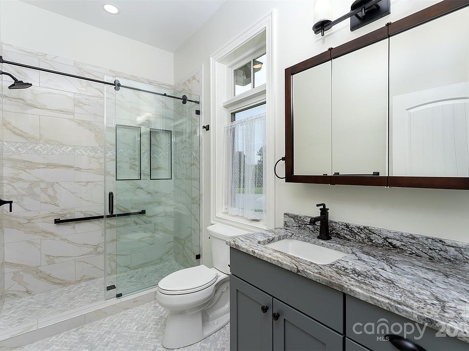 13th image of 326 Golden Valley Dr