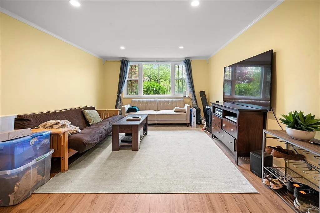 2 bed, 714 sqft, $2,500 — Photo 3