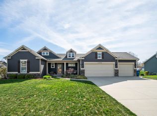 12900 Sweetbriar Dr, Grand Haven, MI 49417