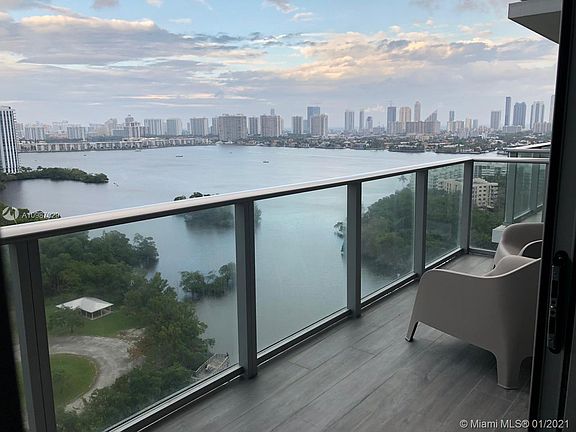2nd image of 16385 Biscayne Blvd Unit 2005