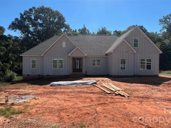149 Triple Ponds Ct, Clover, SC 29710