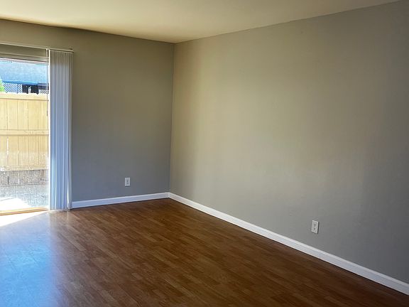 2nd image of 2121 E Grand Ave E #63