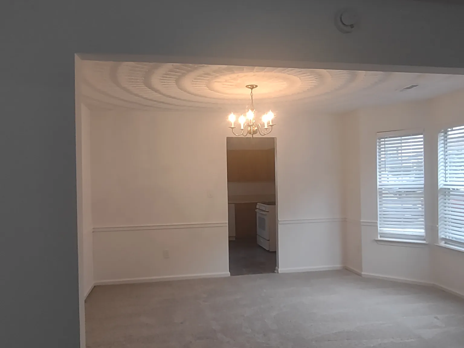 4 bed, 2.5 bath, 2373 sqft, $2,700 — Photo 2