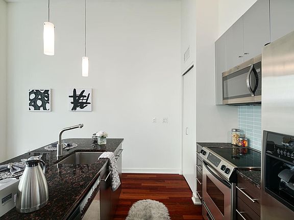 3rd image of 2101 Market St Unit 504