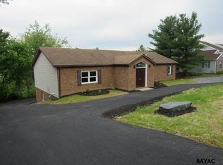 2297 N Point Dr, York, PA 17406