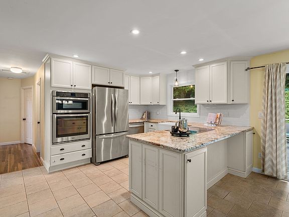 5th image of 49 Elmwood St