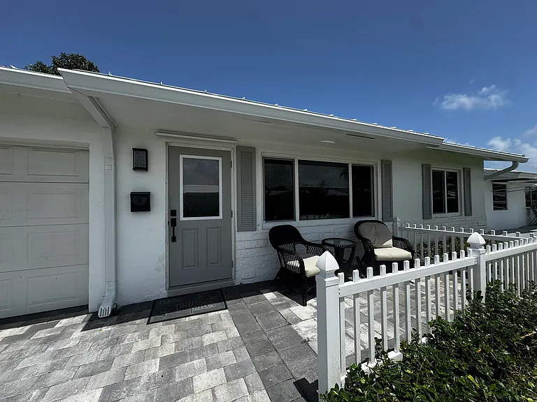108 SW 9th St — Photo 5