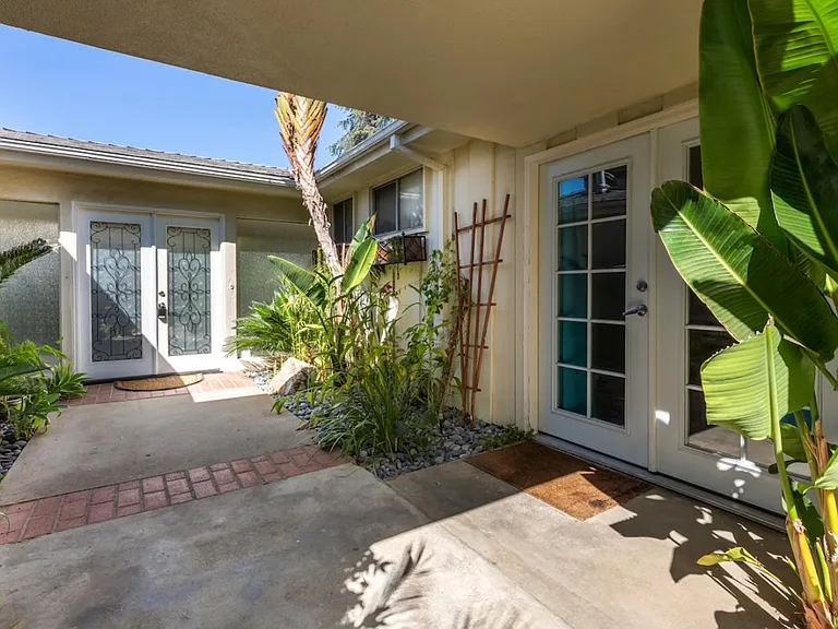 15707 Varden St — Photo 34