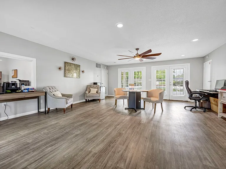 Landmark Woods Apartment Homes — Photo 7
