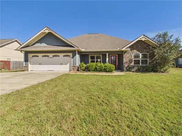 3 Greyhawk Ct, Fort Mitchell, AL 36856