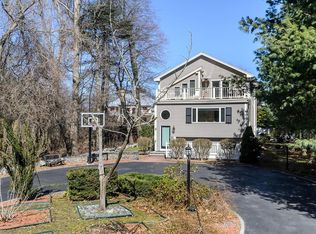 2 Oakdale Ave, Wellesley, MA 02482