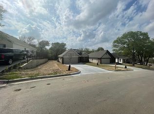 2951 Chestnut Ave, Fort Worth, TX 76106