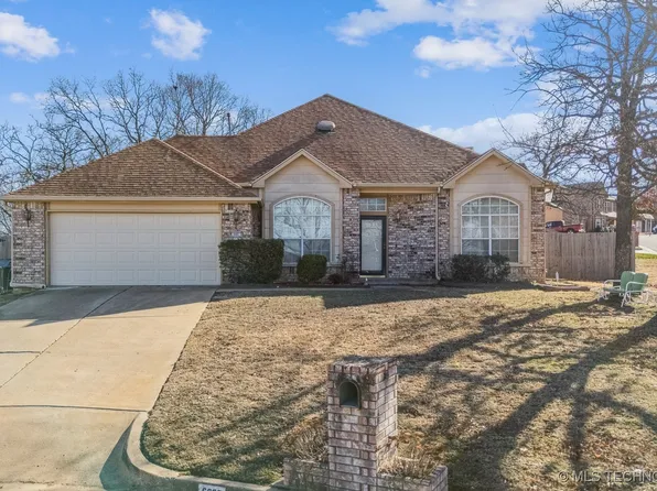6607 Silver Oak Ter #W, Tulsa, OK 74107