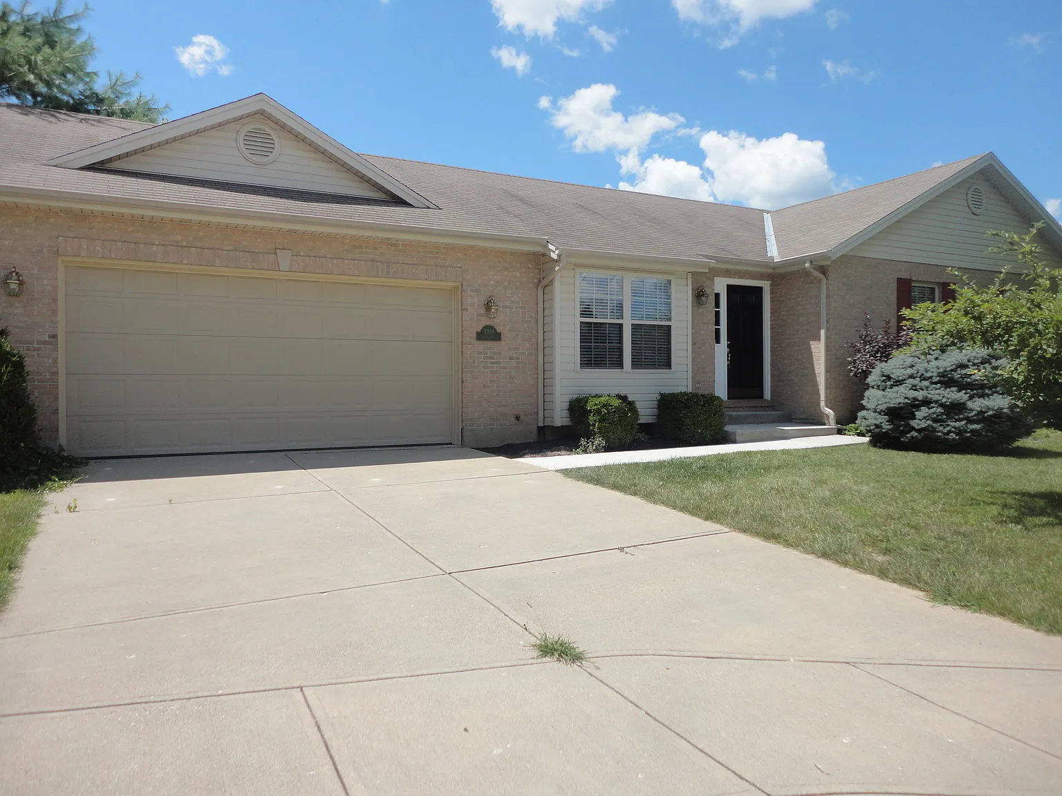 3358 Village Dr photo 1