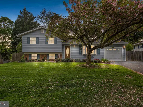 24004 Log House Rd, Gaithersburg, MD 20882