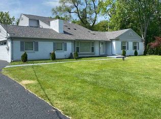 30430 S Greenbriar Rd, Franklin, MI 48025