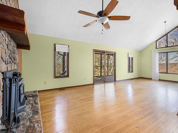 4th image of 434 Riverview Dr