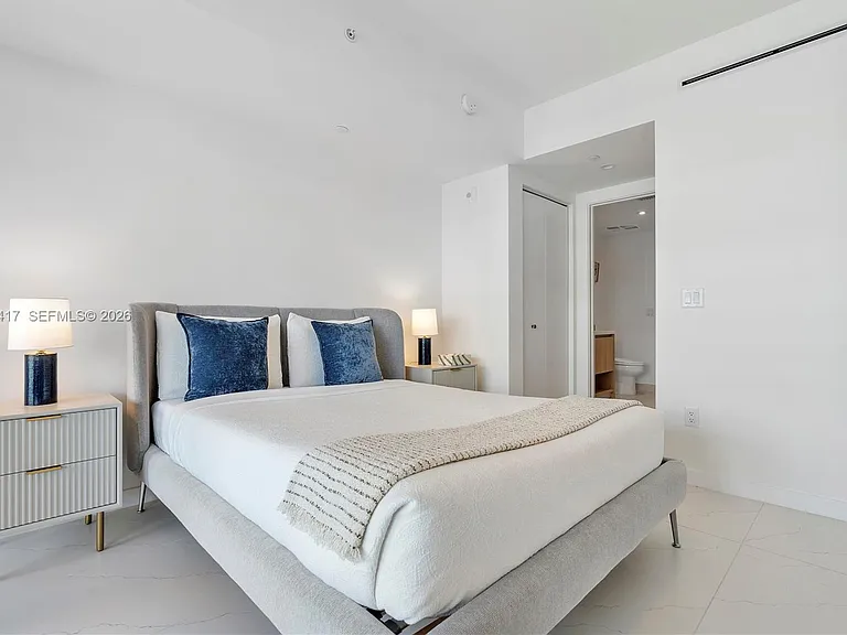 9901 W Bay Harbor Dr #502 — Photo 14