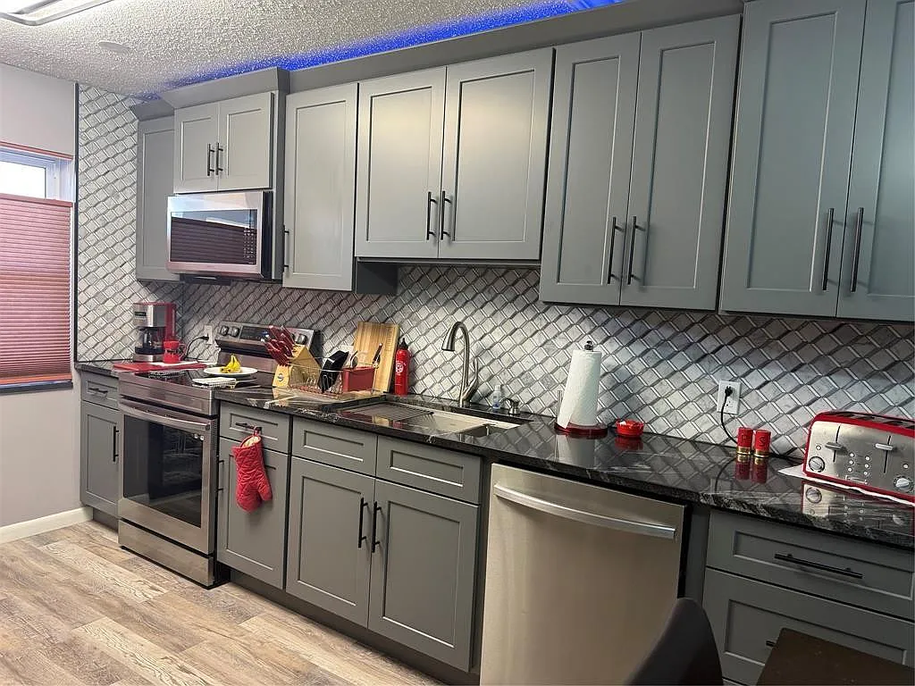 2 bed, 2.0 bath, 1120 sqft, $2,500 — Photo 4