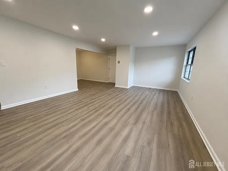 111 Orlando St — Photo 6