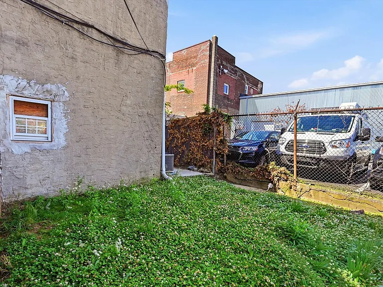 2112 Orthodox St — Photo 15