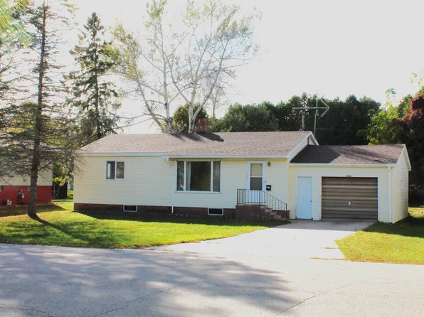 701 Bluff St, Stephenson, MI 49887