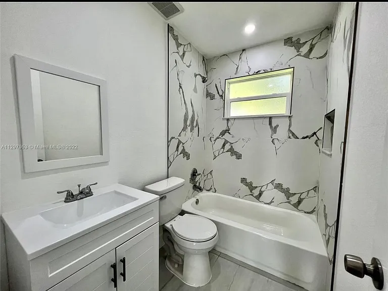 917 NW 103rd St #917 — Photo 12