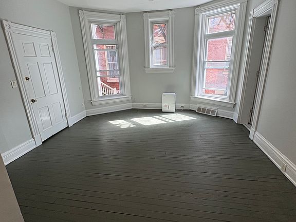 2nd image of 4231 Hamilton Ave #2