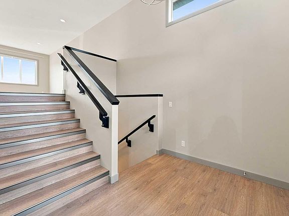 3rd image of 9 Trinity St