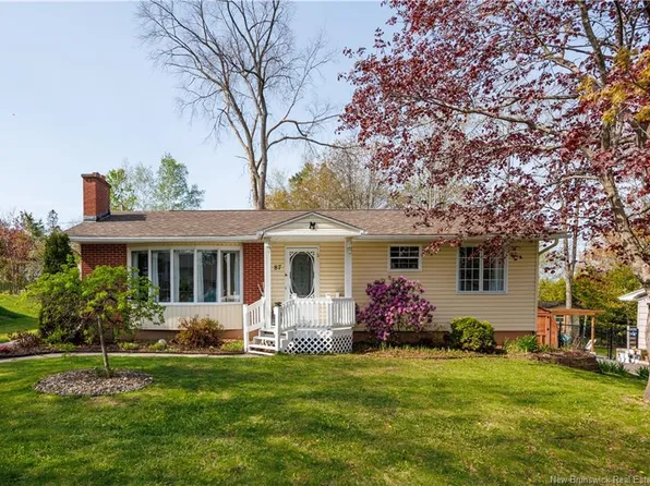 87 Oakland Ave, Fredericton, NB E3A 1W5