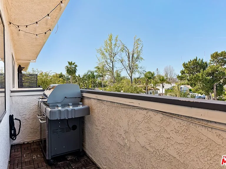 5805 Whitsett Ave #206 — Photo 14