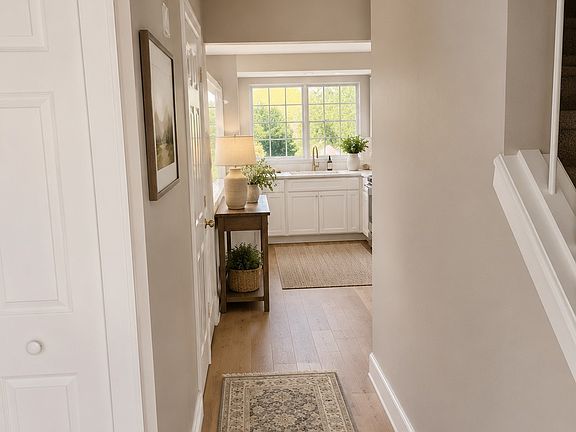 4th image of 1855 Fleetwood Dr