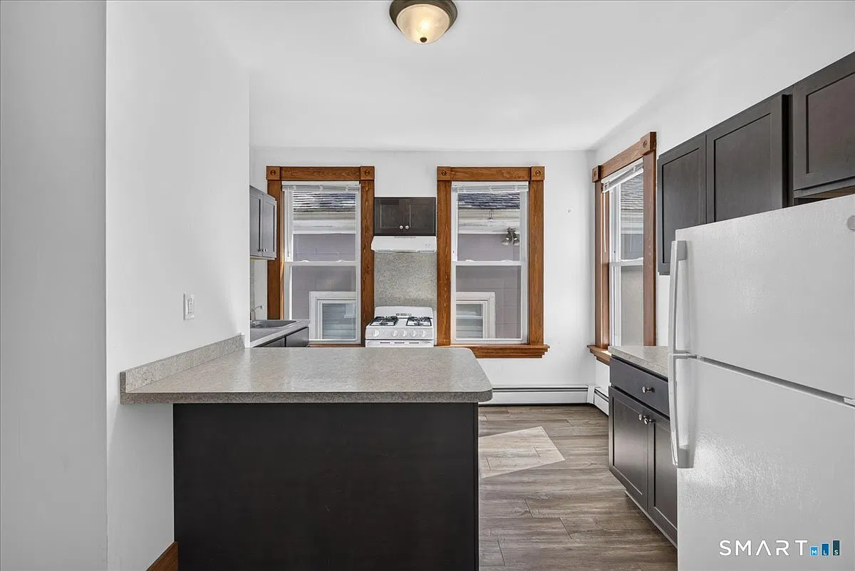 2 bed, 1.0 bath, 850 sqft, $2,075 — Photo 3