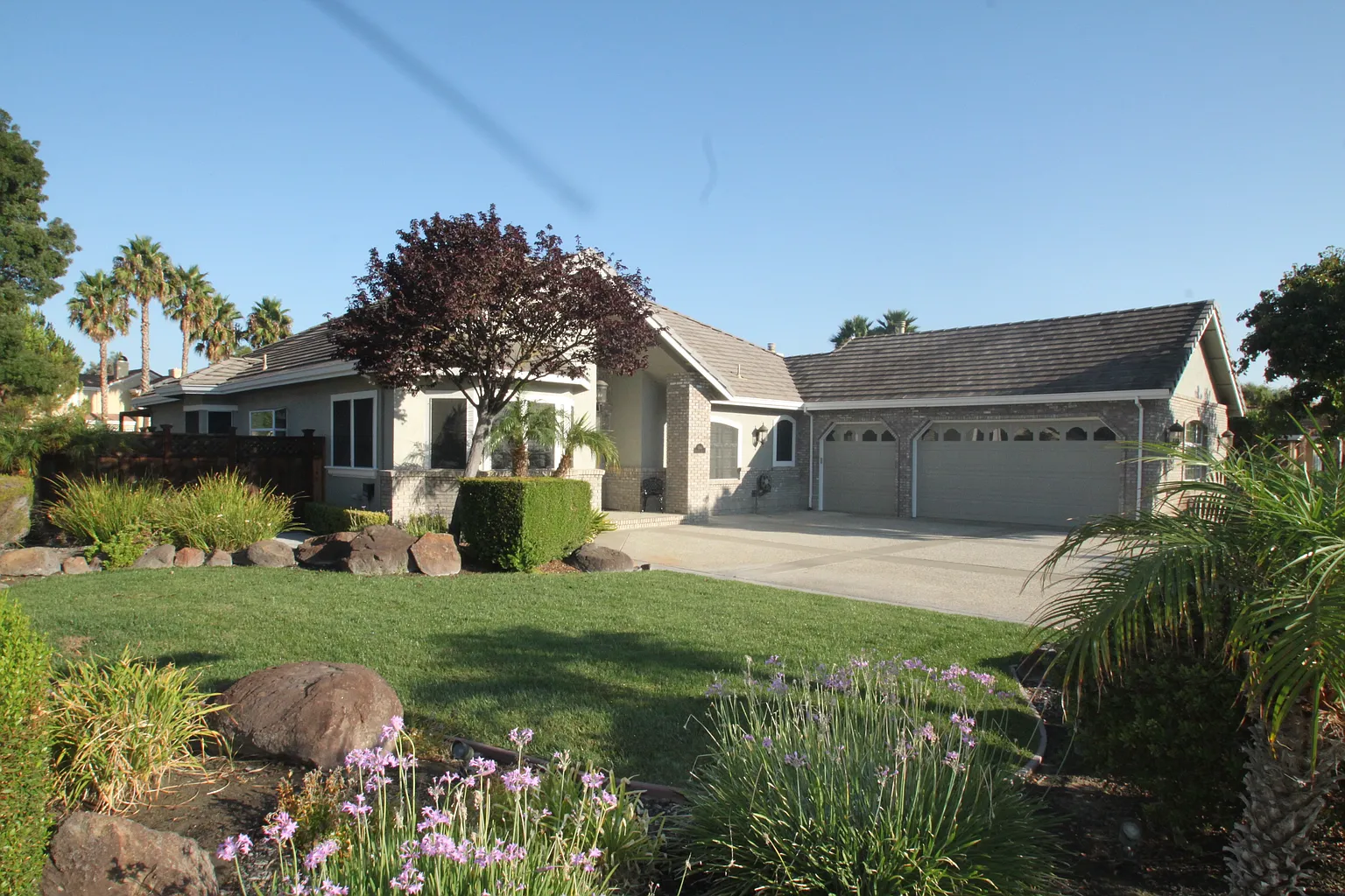 1360 Hampton Ct photo 1