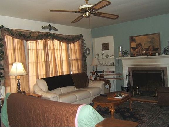 4th image of 15941 Glenridge Ave