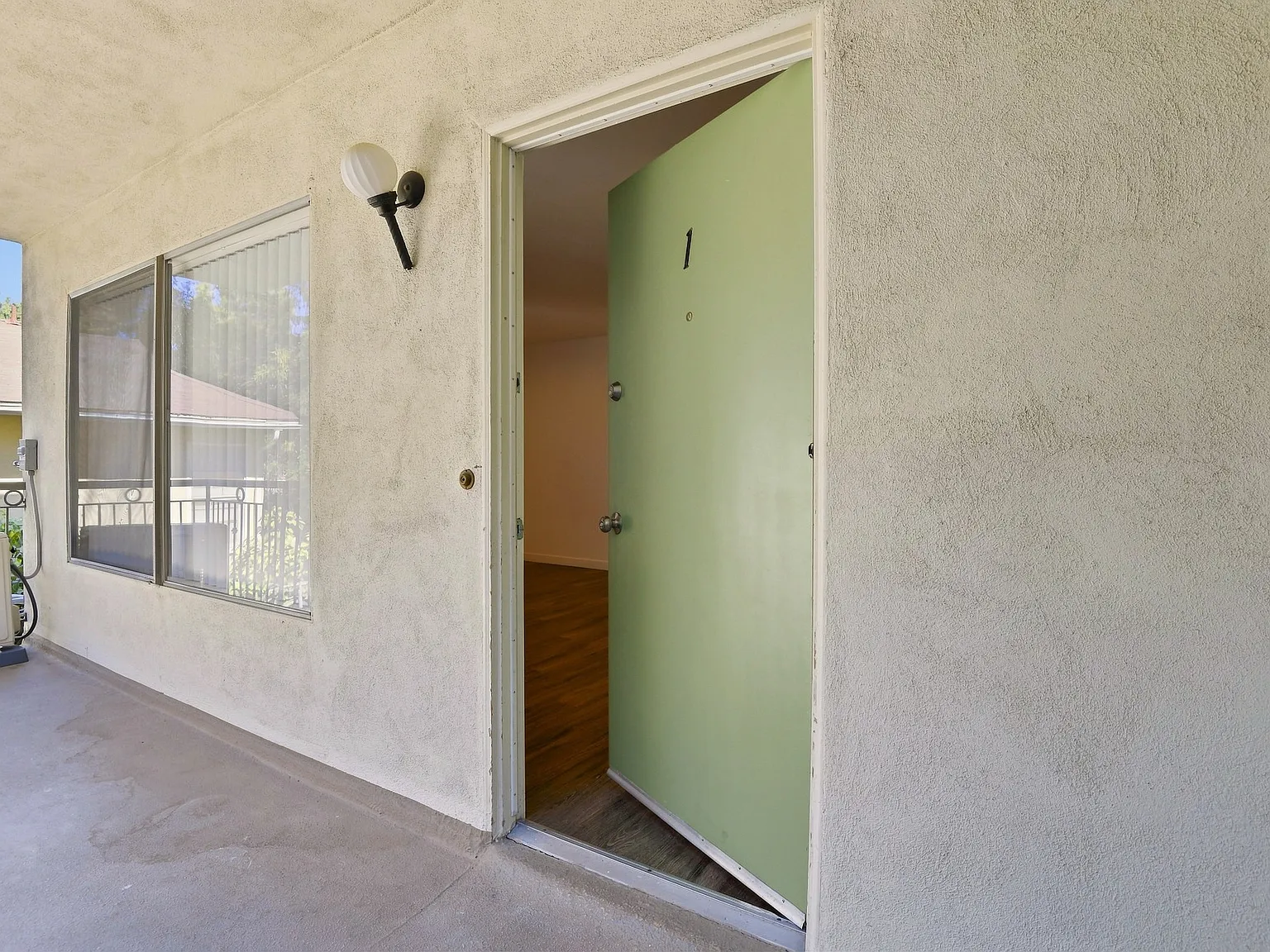2 bed, 1000 sqft, $2,650 — Photo 2