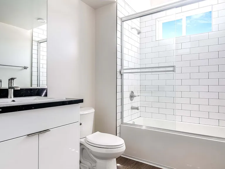 6120 Woodman Ave #101 — Photo 20