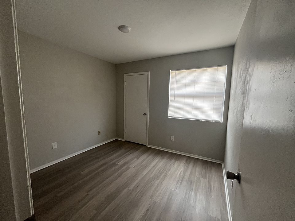 2nd image of 606 Bracewood Cir APT B
