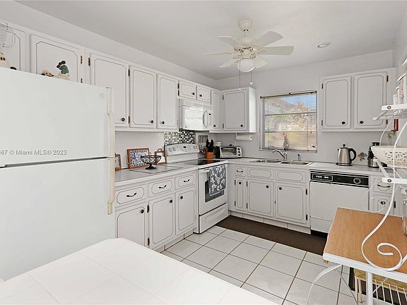 3rd image of 5300 Washington St #140H