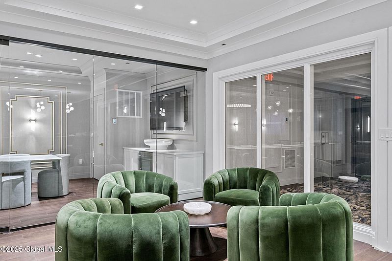 5th image of 19 Washington Street #654 O2